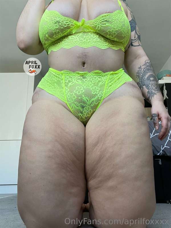 Thunder thighs😈