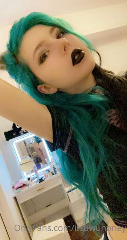 Trying out new makeup looks <3 this black lipstick is transf.. 1