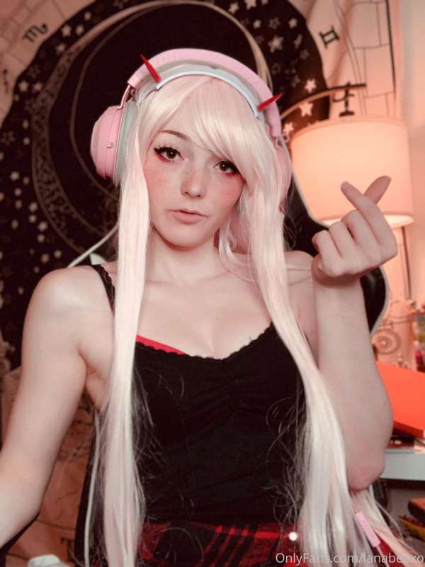 just a few sleepy pics after stream 💕 what do you wanna see ..
