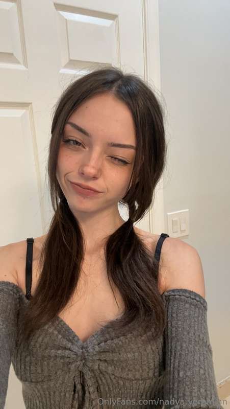 Checking my DMs! 🥰🤍 Hit me up!