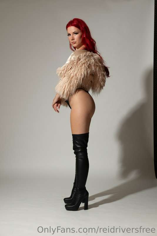 LOVE these heels so much! The other pic is black and white a..