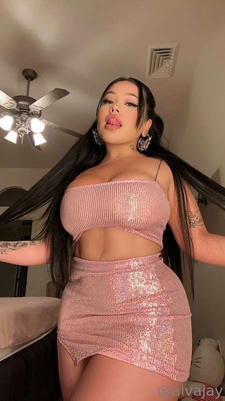  Imagine being balls deep in my little mouth😈😈