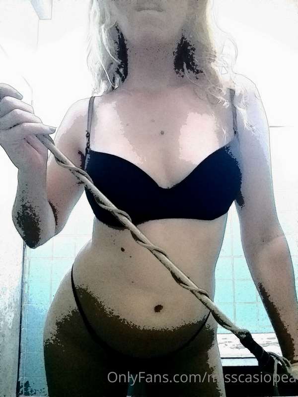 😈Any volunteers to play with me?😈  🔥I started the year horny..