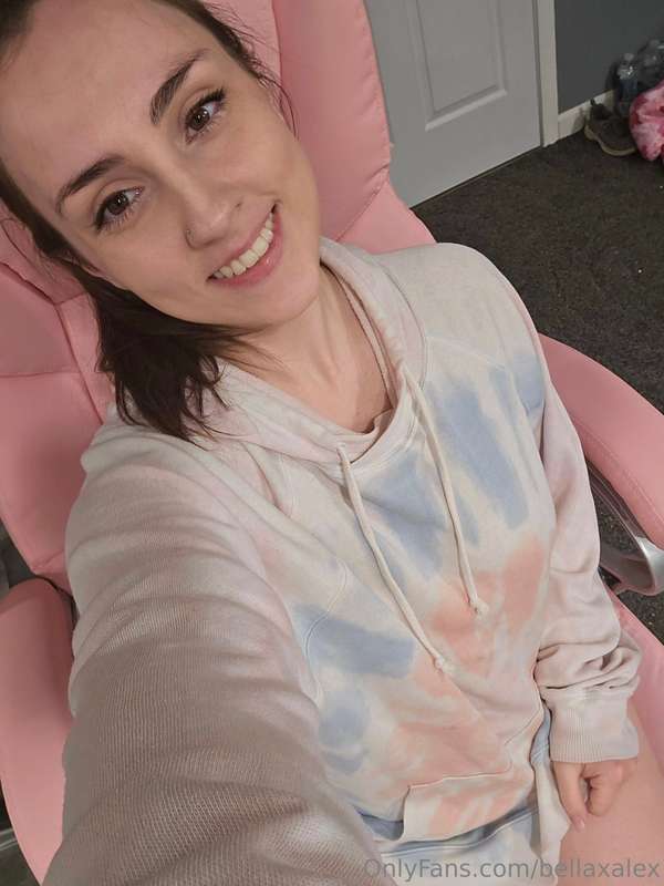 Swipe for pussy and titties 👀