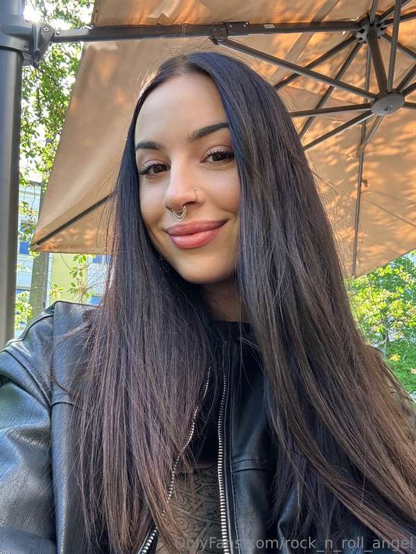 ✨My smile is just for you 😏😇A little tease to brighten your ..