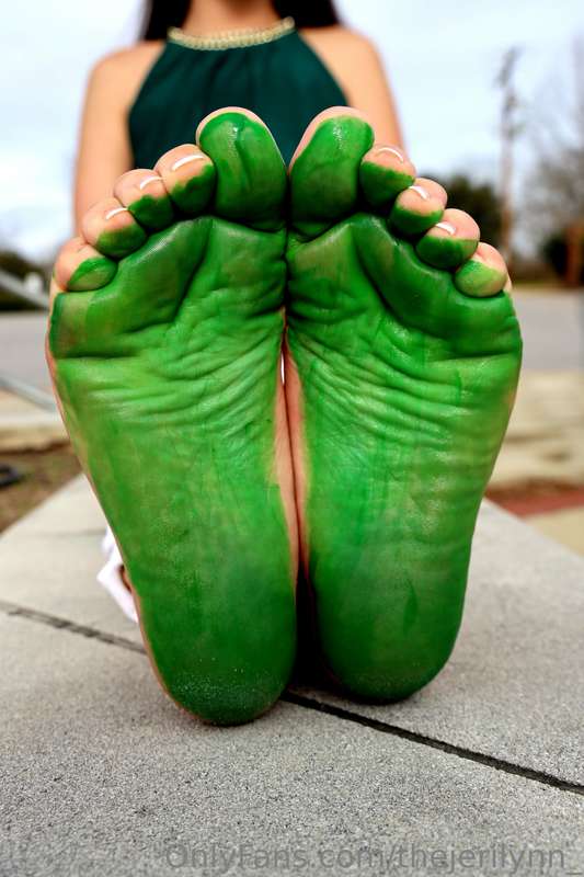 Green with envy? Or just horny for my feet? 👣 14