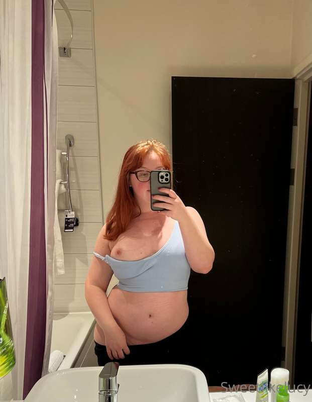 This Premier inn has no aircon 🥵🥵🥵 I’m roasting! 5