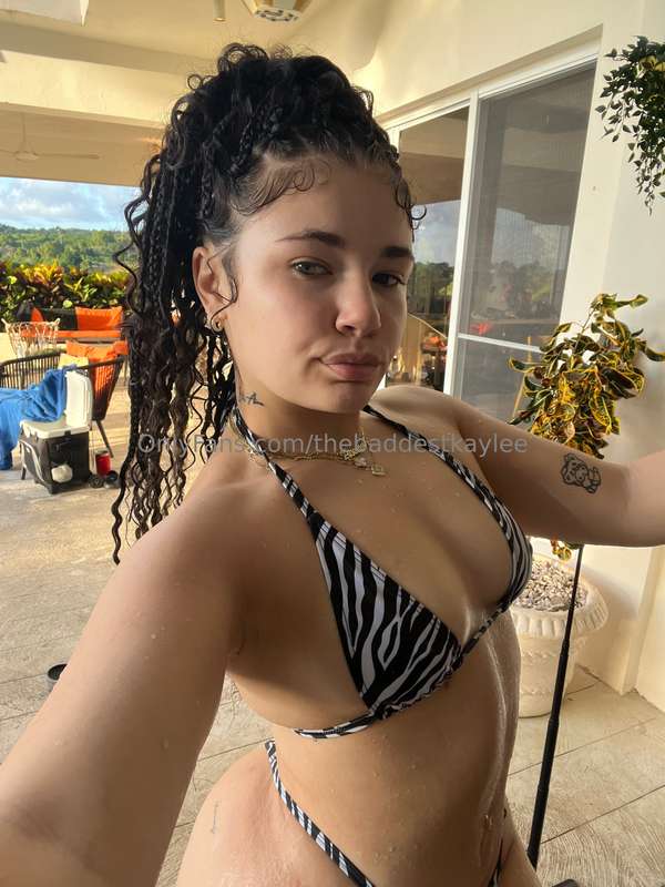 Island babe 1