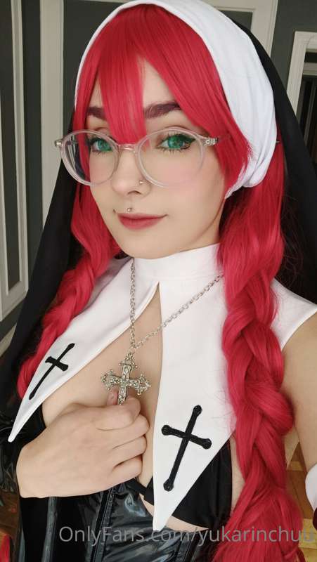 La hermana yukari siempre lista para la misa de los domingos.. 1
