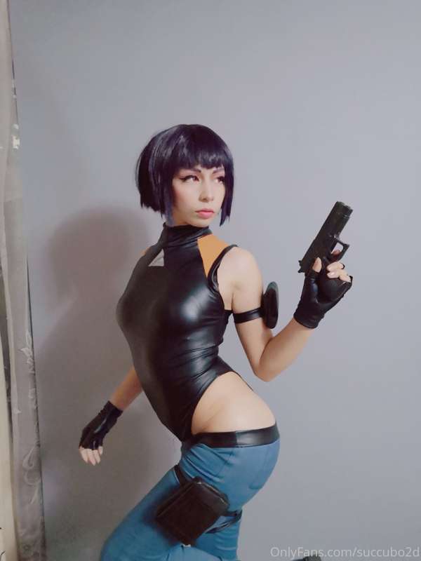 Hoy me tome unas fotitos de Motoko 👌👌 y me hice el body muy .. 5