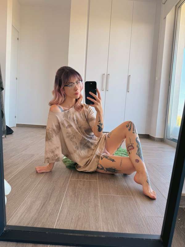 hit ‘like’ to add the cum i so desperately need… 😉 
