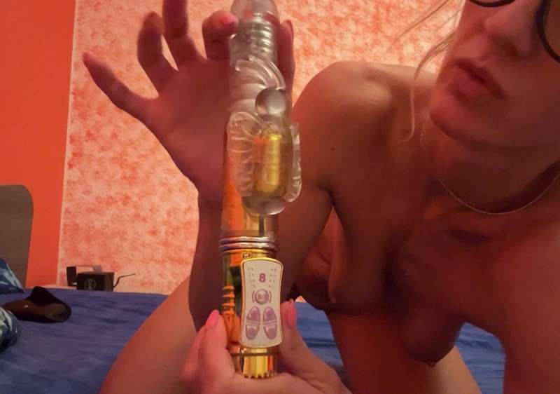 Regalo di un mio fan....un dildo enorme con simulazione dell..