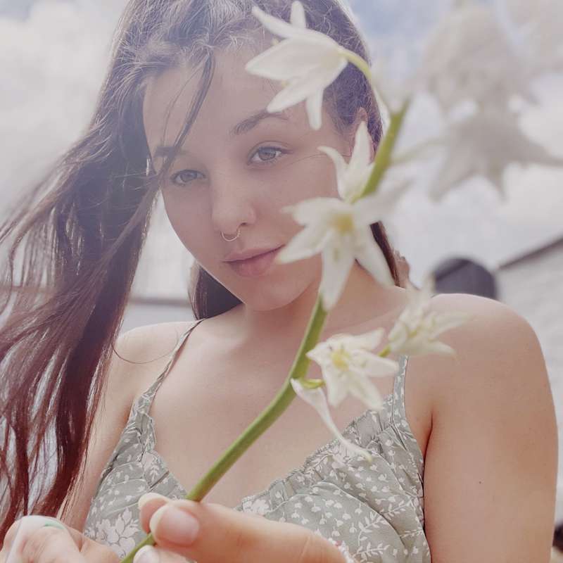 I just *love* feeling the breeze on my clit. 🌿 1