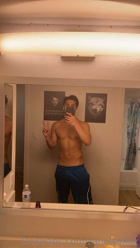 Hi baby, scroll to the next photo 🥵