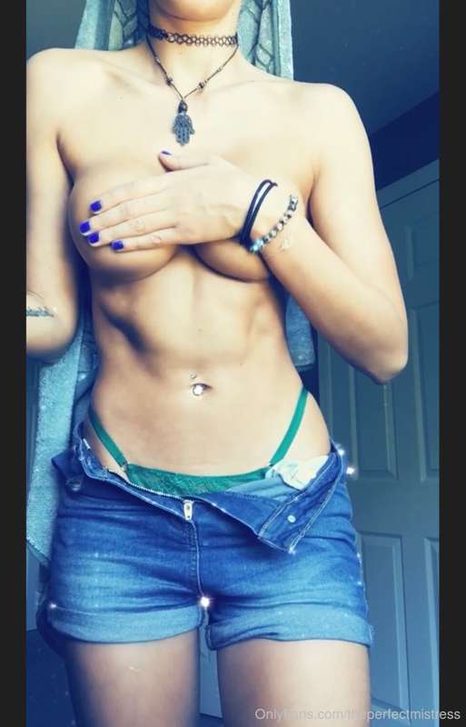 Sexy topless 😏