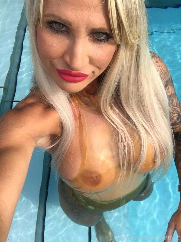 Fun in the pool with ultra-transparent latex body, only nake.. 3