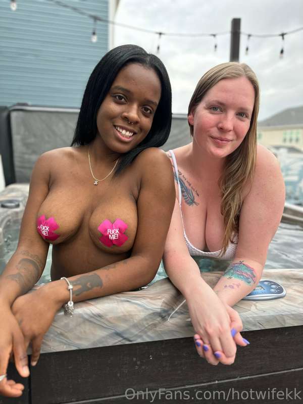 Enjoying some daytime hot tub time with our new friend @lena..