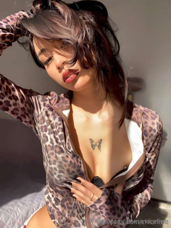 𝐅𝐑𝐄𝐄 𝐒𝐔𝐁👉 @chloniwa 🔥Gorgeous doll for your hot desires🔥She ..