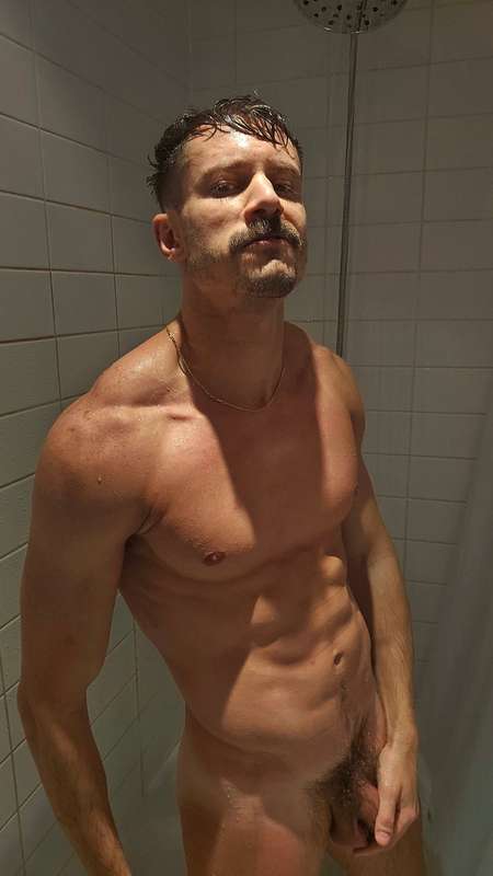 Get in, it's steamy 🚿 1