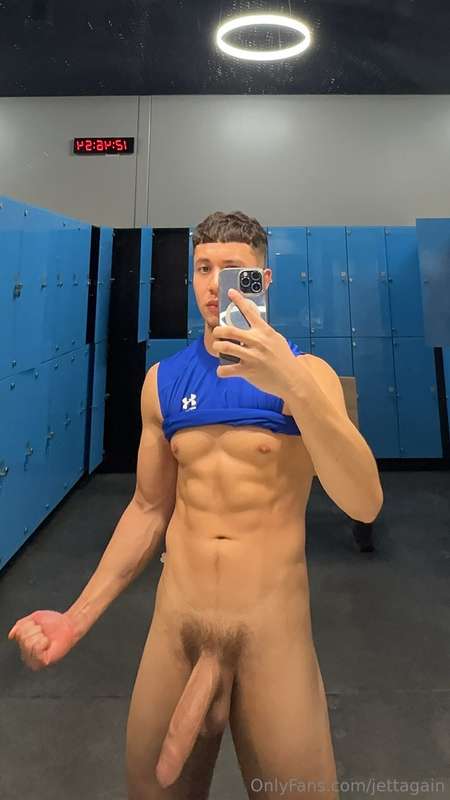 Im getting pretty big 😏 1