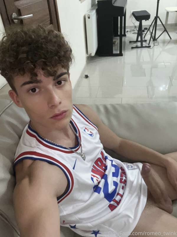 Where do you want to start licking? 👅😍 1