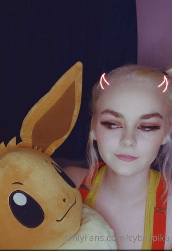 Misty cosplay 🫶🏼 Eevee was fun to ride on should o do it aga.. 1