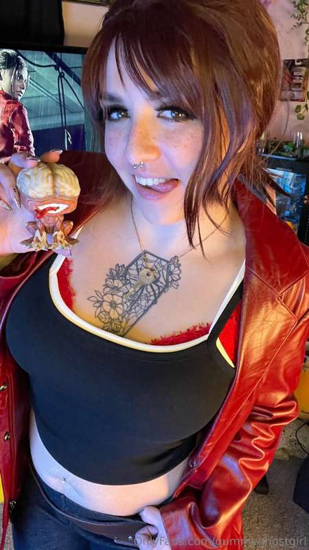 Claire Redfield cosplay! ❤️ which Resident Evil game is your..
