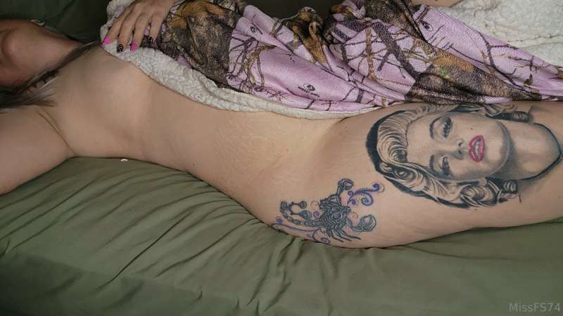 This counts for Thigh Thursday, right?