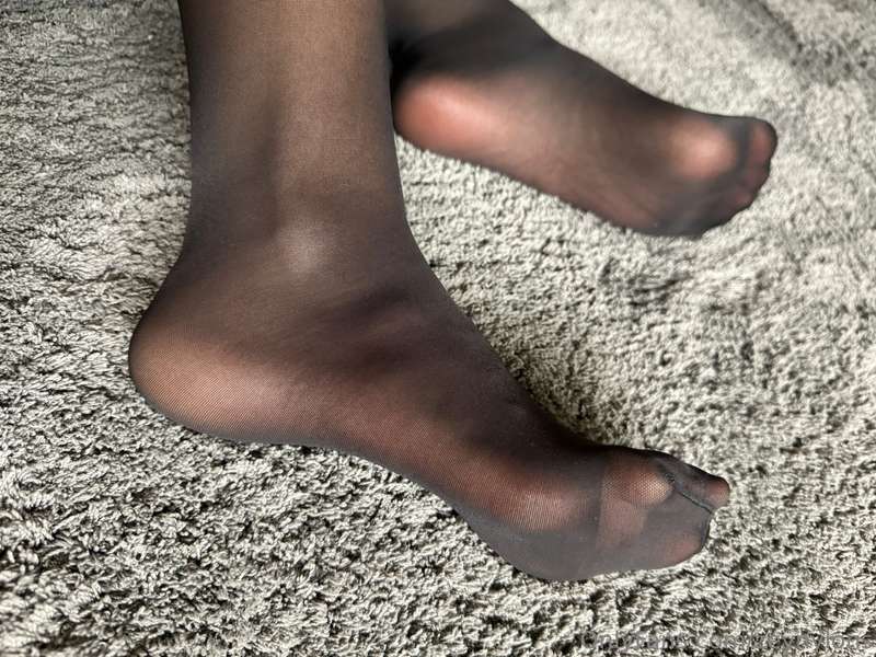 You really wanna see me sitting on my carpet in the livingro..