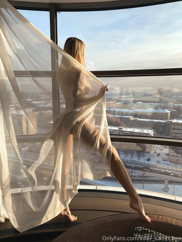The view 🤤🔞 Unlock to see full nude doggy + spread legs phot.. 3