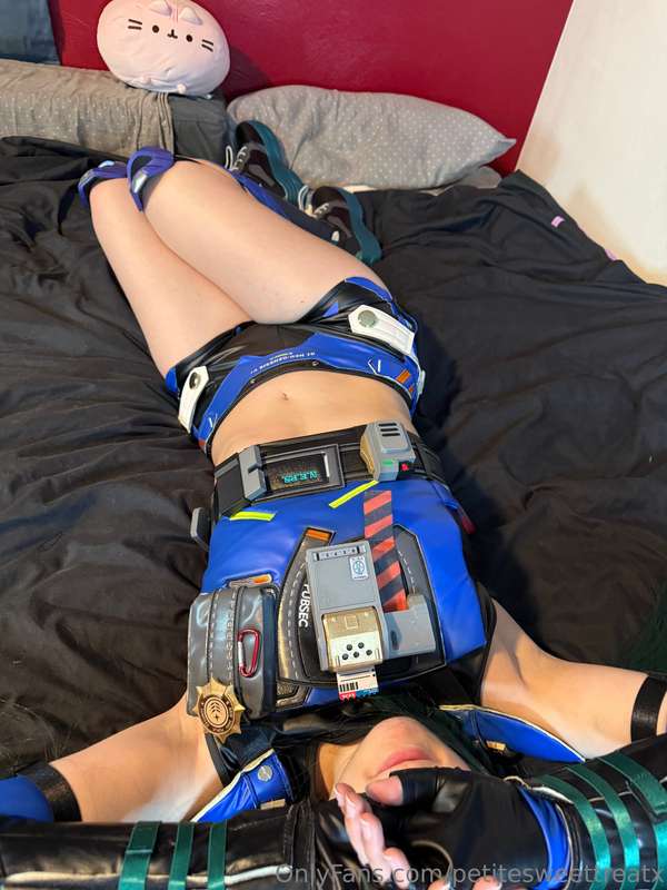 Qingyi from ZZZ may need some recharging this weekend, which.. 6