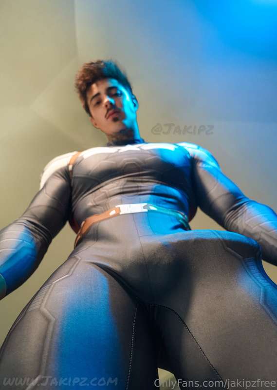 Should I fill this suit up on my VIP page 😏💦..?VIP 🔞👉 @Jakip..