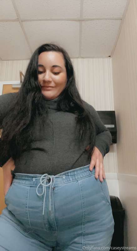 Streaming tonight @ 10:30pm EST! Hope to see you all there 🥰..