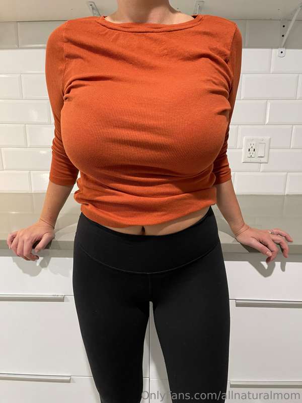 I call this my “milf outfit” 😆 😋😋 2
