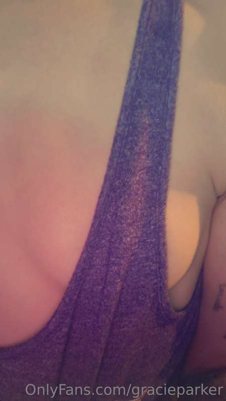 Where's the tiny titty lovers at??  DMs open for tips.... an..