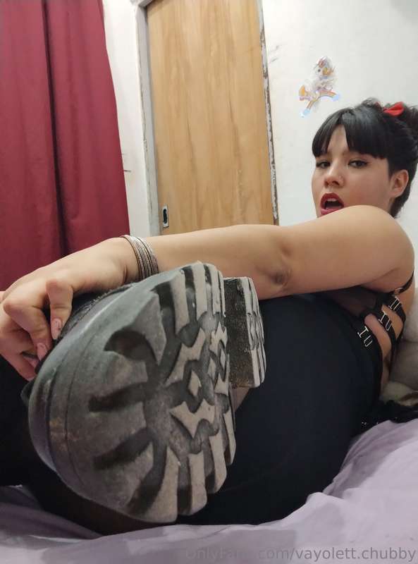 Do you dare to lick my sole? ⛓️