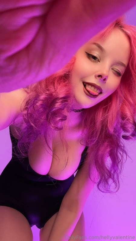 Hey there, want to get a glimpse of my sweaty, intense worko.. 2