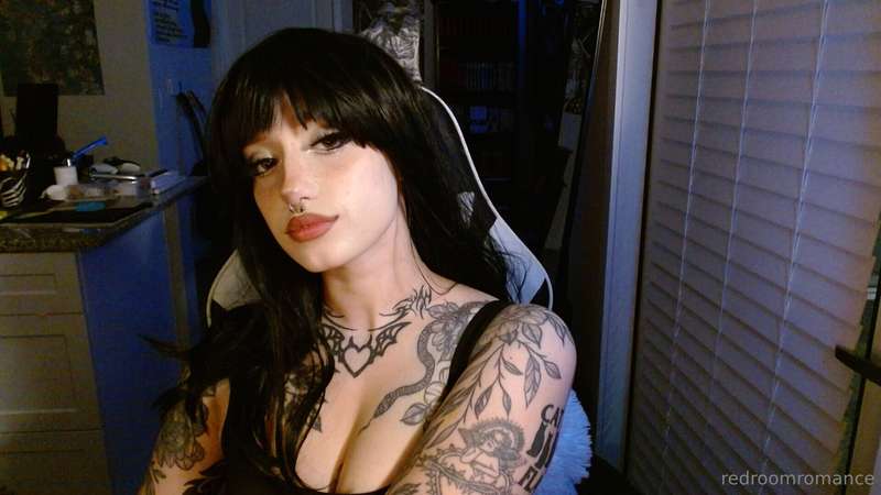 Taking some pictures with my new webcam and I decided to cha..