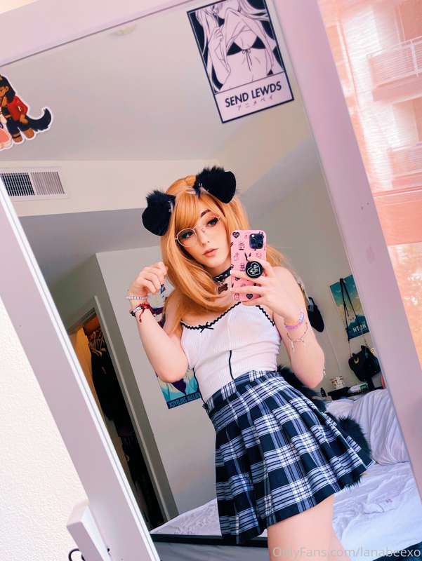 I like my outfit today :3
