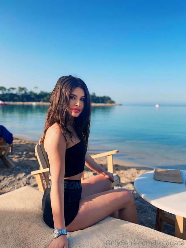 I look like a mermaid 😅  By the way, they say that mermaids ..