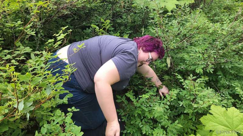 I did the nature-ing thing today. Picked blueberries, found .. 3