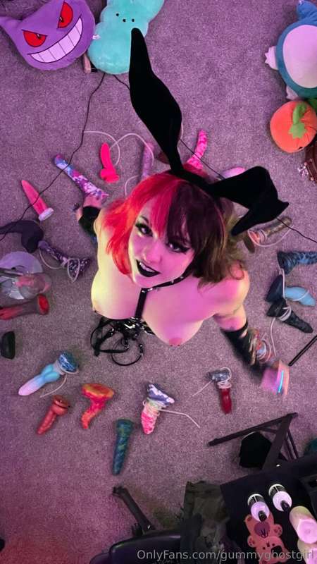 I’m your goth bunny bimbo and there’s no dragon I can’t tame.. 21