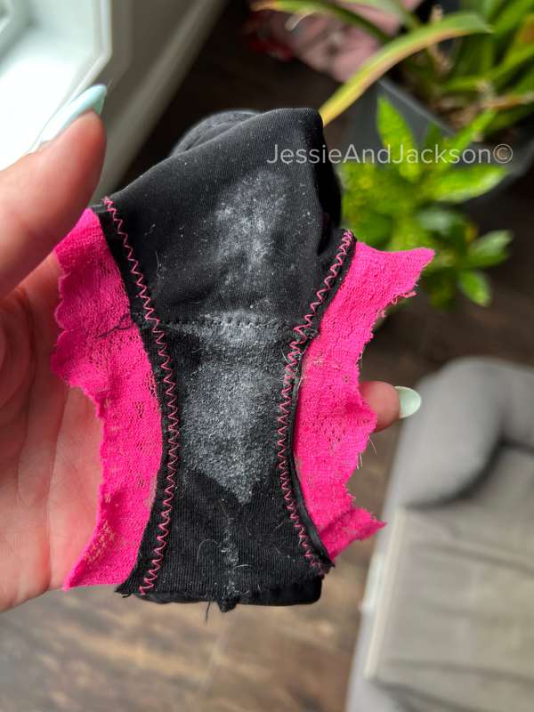 **For the dirty panty lovers** 😍 
Soaking wet pussy + creamp.. 3