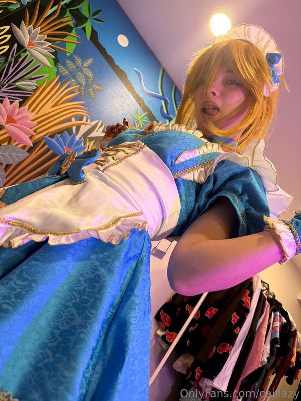 I tried on Princess Zelda’s dress today, I hope she doesn’t .. 10