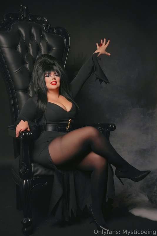 HAPPY HALLOWEEN !!! Day 31/31 days of Halloween the Queen of.. 1