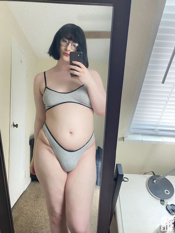 📷🤍[Gray Panties Selfies]🤍📷
Some selfies actually showing off..