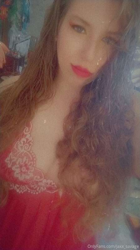 Sexy in red, 7 pictures and one 5 minute video guaranteed to.. 6