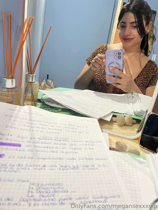 📚