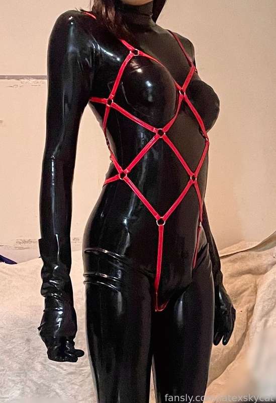 Latexskycat - Fansly - 18 May, 2025 11