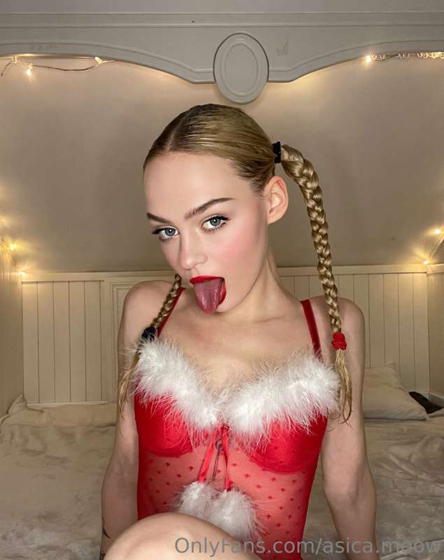 Am I all you wanted for coming X-mas?💕💕💕